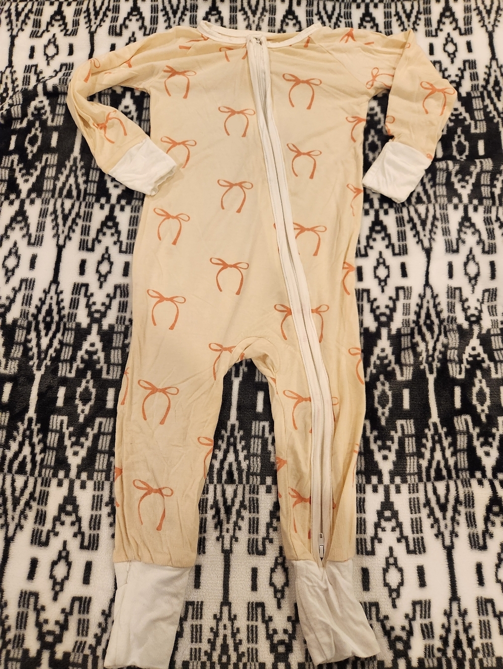 Baby One-Piece Zipper Pajamas in Peach with Bow Print, Size 18-24M